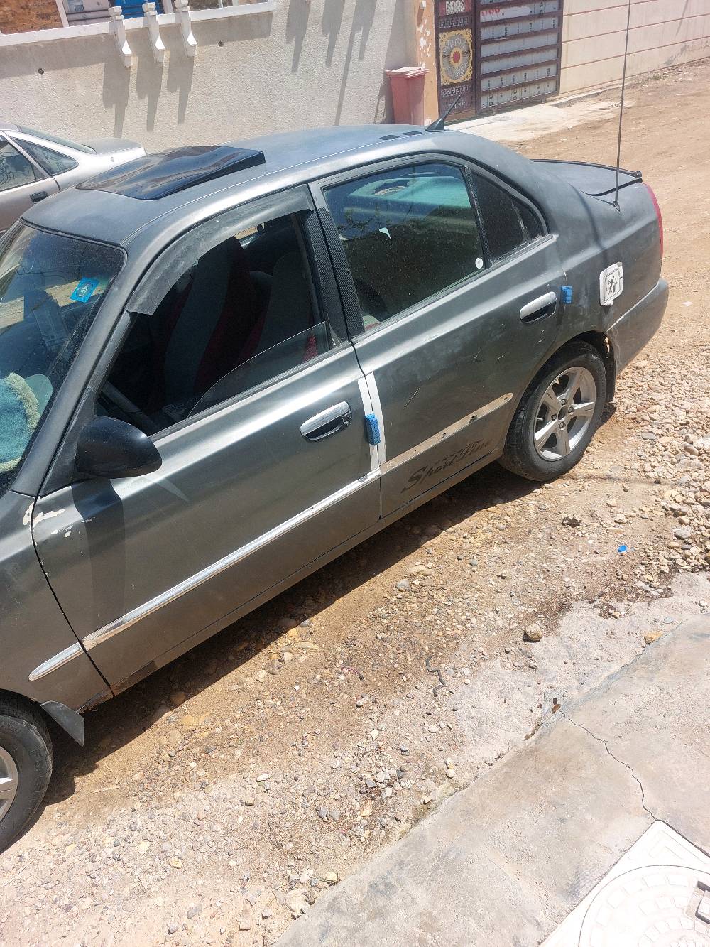 سلام عليكم سيارة اكسنت موديل2000
 بسمي رقم بغداد سعرها 30
ورقه التواصل ***********