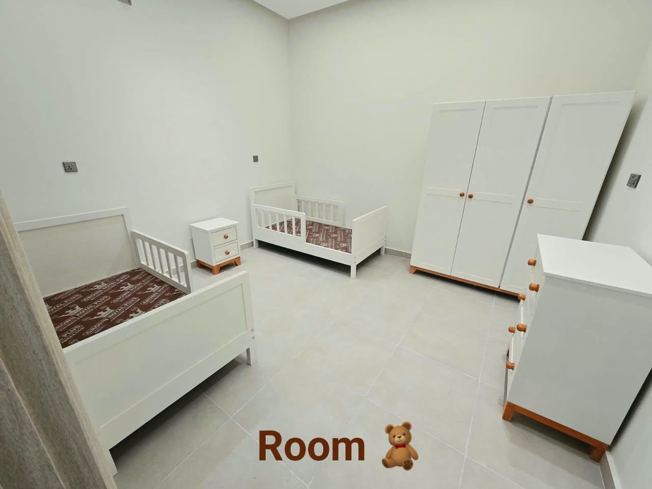 أوردر زبونتنا الراقية من العمارة.. شايفين الخير ان شاءالله وشكرا على الصور الجميلة ✨️ 🏡

نص مكتوب في الصور:
- Room
- تمت المشاهدة الأسبوع الماضي
- أمس ٩:٤٠ م
- تم إرسال ٤ من الصور بواسطة ZAINAB
- ٨:٤٥ م
- فدوه للذوق الراقي ان شاءالله شايفين الخير عليها