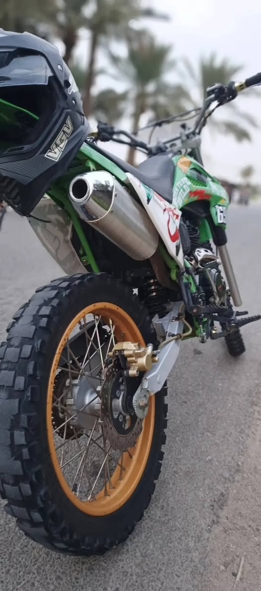 🔹[دراجه كلك كلك ]الموديل: 2023
🔹 النوع: كاويار Kaviyar
🔹 السعة: 300cc
🔹 الكير: عادي
🔹 البريك ديسك
🔹 تواير صحراوية
🔹 سلف كهربائي
🔹 الدراجة نظيفة وجاهزة للاستخدام
[مراوس] 
📍 المكان: [سماوه]
📞 للتواصل: [‏‪***********‬‏]
