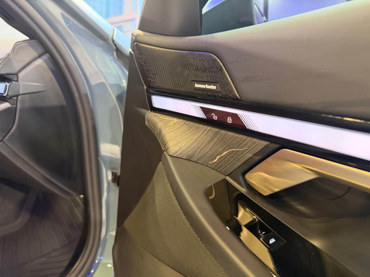 BMW 530M وكالة العروش 
2025 
M pro
سيارة فول فول اعلا مواصفات 
لايتات اسود دايناميك ليزر 
رادار كبير امامي 
اوتوبارك حساس خلفي جانبي امامي 
بانوراما 
تشغيل عن بعد 
بكلايت اسود 
ويل ٢١ بيلاد 
داخل احمر
كشنات ميموري تبريد هيتر 
ناضور ليلي 
٤ كاميرة 
بردات جانبي خلفي 
سيارة ppf و كتاب جام اسود سنة كامل 
١٩ الف ماشية 
ضمان شركة باقي ٣ سويج 
سيارة طلب خاص الون و مواصفات pro
٦٦٥$ 
*********** وتس اب 
*********** الرمادي, الأنبار
