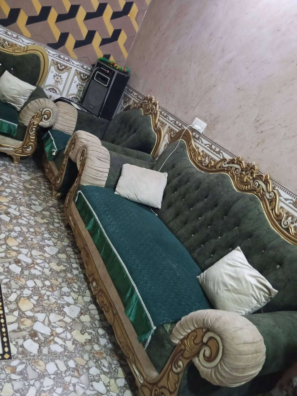 تخم للبيع سعر 700
***********
