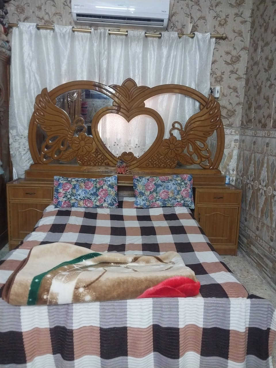 سلام عليكم غرفه للبيع ام السته تزكام نضيفه كلش بعدته جديده سعره مليون وميتين الشراي يتصل  واتساب ***********
