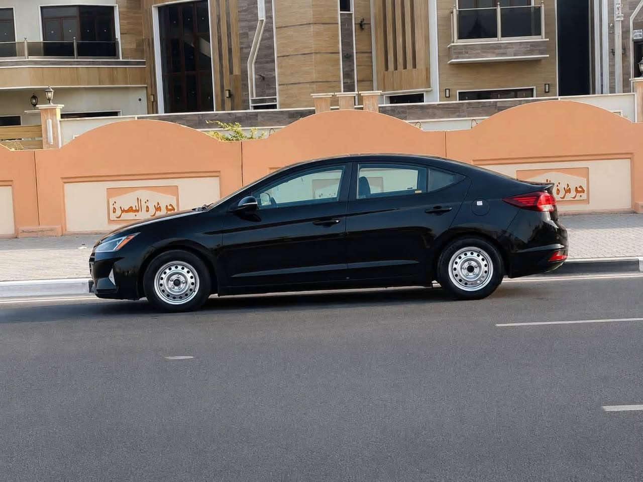 النترا مديل ٢٠١٩ 
سيارة كفاله وارد امريكي 
محرك ٢٠٠٠ جديد 
حدادة جديدة 
سيارة جاهزه من كلشي 
السعر ١٢٣ بيها مجال بسيط جدا 
رقم الهاتف *********** واتساب فقط البصرة, العراق

نص مكتوب في الصور:
- CHILL