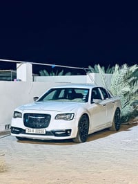 كرايسلر ٣٠٠ • ٢٠١٩ • ابيض ثلجي