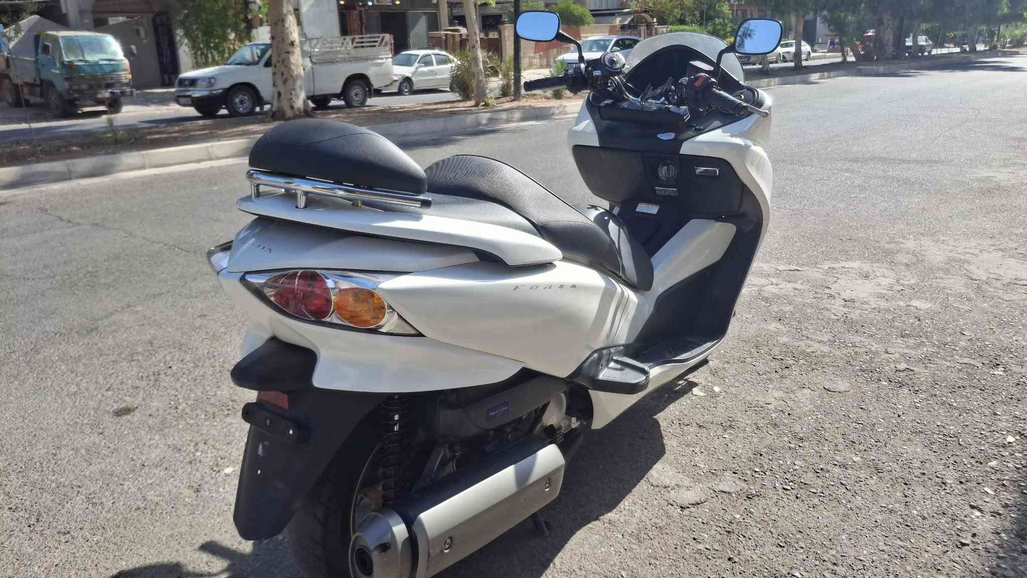للبيع فورزا 0 10 جديد بال كرتون ماشي فقط 8000 كيلو
 محرك شرط دمعه كير شغال 7 نمر 
المطور كفاله عامه ما بيه كلشي قطاره بال بانزين
5 مودات بي D و S و A و M و S7
ABS
الرقم ***********
العنوان موصل 
السعر خاص

نص مكتوب في الصور:
- 1:58 M الأربعاء ٢٦ حزيران
- bdsc.jupiter.ac
- ٤٤
- Jupiter
- オークション参加
- バイク
- パーツ
- 自社情報
- 減算履歴
- 監視アラーム
- インボイス
- 発行事業者
- Jupiterプラン
- 契約店
- 日本語 63027
- LogOff
- 共通メニュー-TOP > 自社情報 > バイク自社落札 > 詳細
- 該当台数: 16台 2/16
- 印刷用ページ表示
- 1
- 2
- 3
- 4
- 5
- 予約登録/変更
- 予約削除
- 監視アラーム 登録/変更
- 監視アラーム 削除
- マイリストメモ 登録/変更
- マイリストメモ 削除
- マイリスト
- 本人調整
- A 0113
- 2024年06月26日 (水) セリ終了
- H フォルツァZA-2
- 関東
- 定例
- 自社落札
- 検査済
- <>
- 車台番号
- MF10-1201
- 初年度
- エンジン型式
- MF10E-1201
- 車検・保険
- 走行距離
- 6,639K
- パーツ有無
- なし
- 書類距離
- 登録番号
- 過去距離
- スタート価格
- ¥50,000
- 色
- 白
- 結果
- 落札 ¥176,000
- 排気量
- 250cc
- 総合
- E/G
- F足
- 外装
- R足
- 電/保
- 車台
- BDS
- 落札価格帯情報
- BDS報告
- 【フォルツァZA-2】
- 4点の過去1ヶ月間の落札価格帯情報
- 落札台数7台 最安値68千円 ~ 最高値160千円
- 各所変色大。
- 出品店申告
- オーナーズマニュアル有り
- ※背景が黄色表示の枠は、最初の掲載(仮入力を除く)から変更のあったものです。定例で0点のものは配番のみの仮入力です。
- (撮影待ち・検査待ちの状態です)
- ※セリ予想時刻は、セリの進行状況等により実際のセリ開始時刻とは異なります。
- これによって会員様に生じた損害について、弊社は一切の責任を負いかねますのであらかじめご了承下い。
- 検査情報
- E/G:4
- F足:4
- ①エンジン
- サビ大
- ①アウター
- サビ
- ②カバー
- キズ
- ②インナー
- ③オイル漏れ
- ③ステム
- ④ラジエター
- ④ハンドル
- サビ多
- ⑤キャプ
- ⑤ホイル
- サビ多 塗装ハゲ
- ⑥クラッチ
- ⑥ブレーキ
- ⑦セル
- ⑦タイヤ
- 要交換