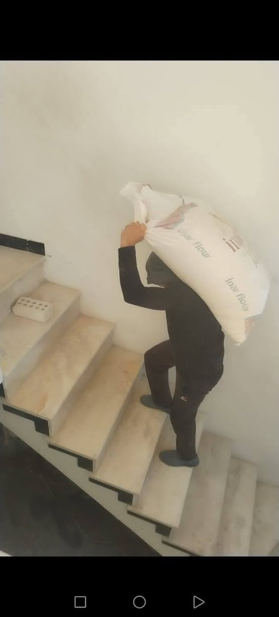 سلام عليكم عمال تصعيد مواد تنضيف تنكير قلع كاشي صب
شغل داخل بغداد فقط 
علق واني اطبلك خاص 

رقم الهاتف واتساب 
***********
@
