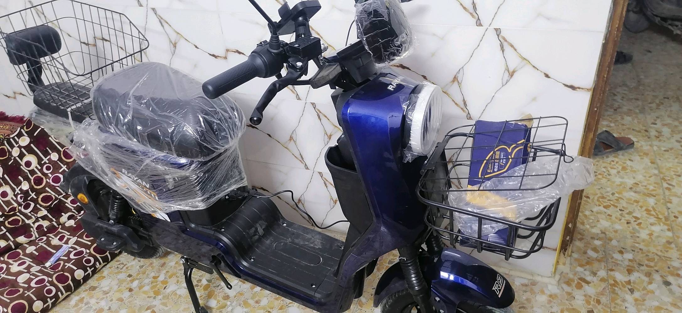 للبيع او مراوس ماكس او فراشه دراجة شحنR9 جديد كلش صارلي يومين من اشتريتها
5 بطاريات نضام R رجوع للخلف نضام p البارك ومكان للشحن 3 نمر نضام امان سرقه بيها.. بصمه عدد 2 وكارت عدد 2 وسويج عدد 2 الشحنه الوحده تمشيك 50 كيلو سرعه 80 حقيقي شركه الريان الأصلي اشتريتها 750 ورايدها 675وبيها مجال الشراي يراسلني خاص عنوان الديوانية قرب منجل علويه