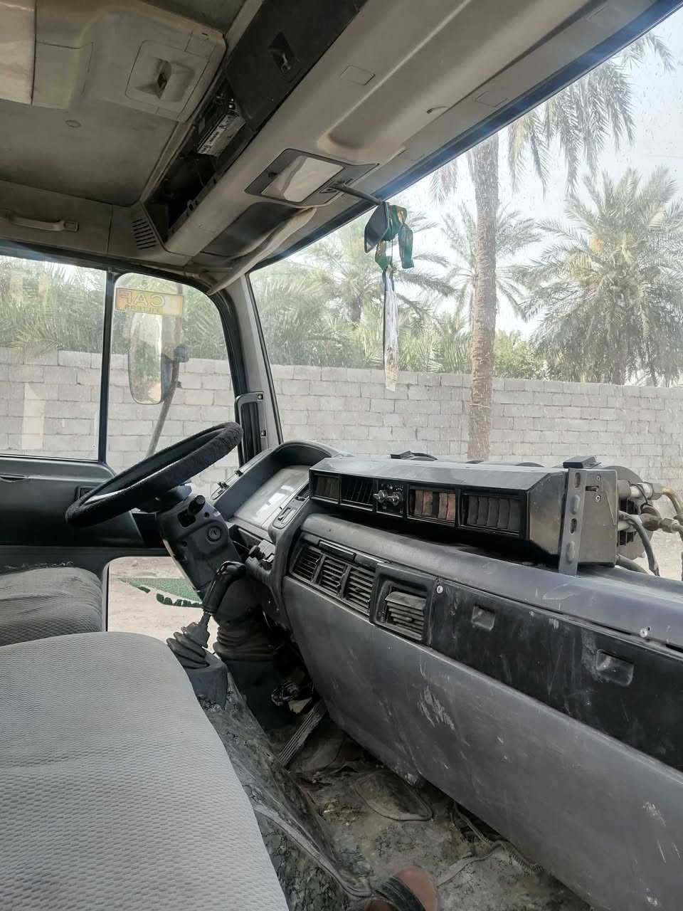 سلام عليكم هاف لوري للبيع السيارة نضيفة و حلوة السيارة جاهزة مديل 96 الاستفسار اتصل على الرقم ***********
