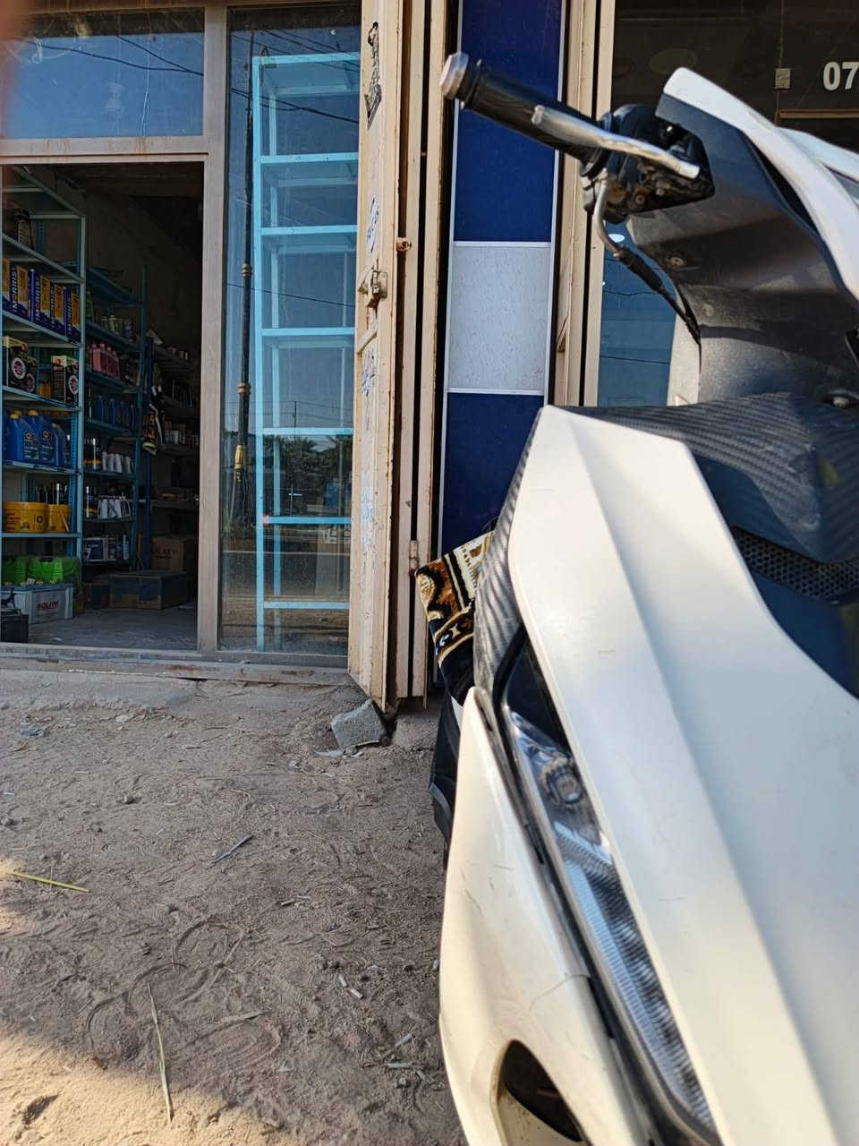 سلام عليكم دراجه ماكس ياباني للبيع او مراوس بأيفون دراجه كفاله عامه من كلشي كهربائيات كله شغاله سلف هندر اشاير محرك بلادي برغي ما  
مفتوح منه شلعه ومعدل بشرط السعر 400 بيه مجال  مكاني كربلاء الكنطره البيضه *********** وبي وتساب
