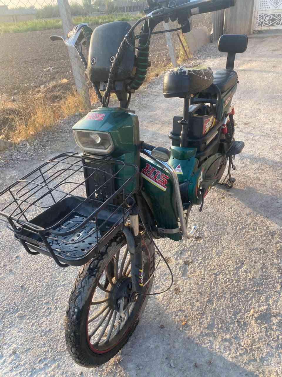 دراجه للبيع موديل 2023 المكان مقابيل ملعب الكويتي دراجه حلوه خمس بطاريات السعر 350 وبيه مجال لل شراي الرقم (***********كورك)
