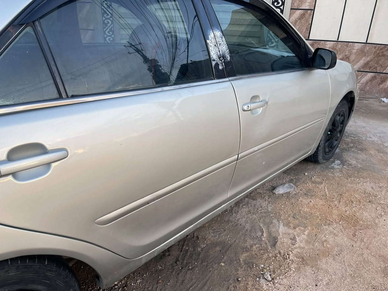 السلام عليكم 
كامري موديل 2002

وارد امريكي 

رقم بغداد جديد

مكينه 4 سلندر 

محرك2400

وحالين مصبوغه 

كير مكينه جاهز

تبريد  ثلج 

مكان سياره بغداد 

للاستفسار ***********
