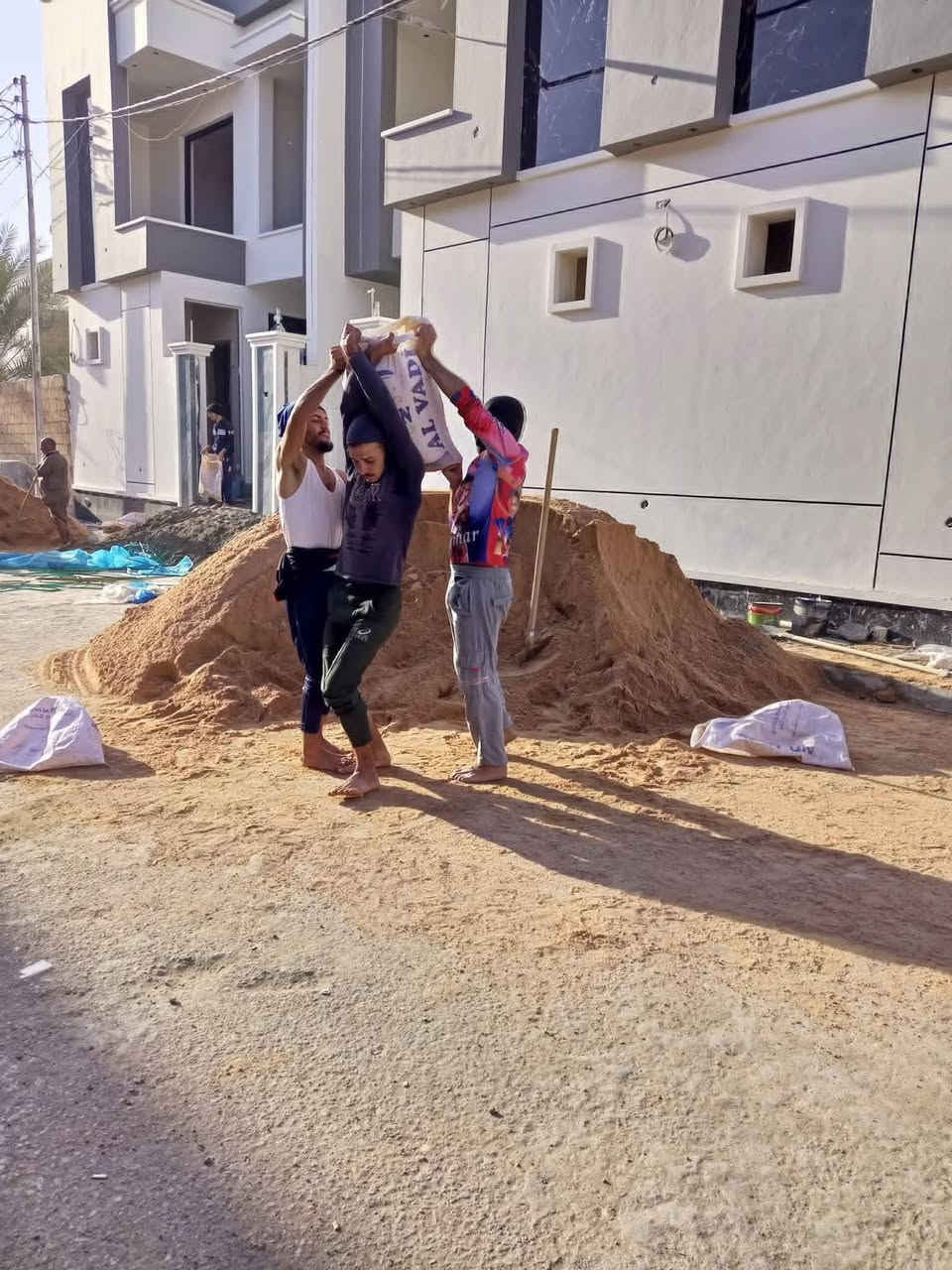***********سلام عليكم  / يوجد كادر عمل جاهز  تصعيد مواد  / تنضيف بيوت  / تفليش  / تكشيط  / دفن نهري  / شقلنه ليل ونهار  / وماعليك بكلشي تاخذ شقل جاهز مني  / ومعداتنه جاهز وسياره تجيك للبيت ماعليك بس تصال على رقم/
