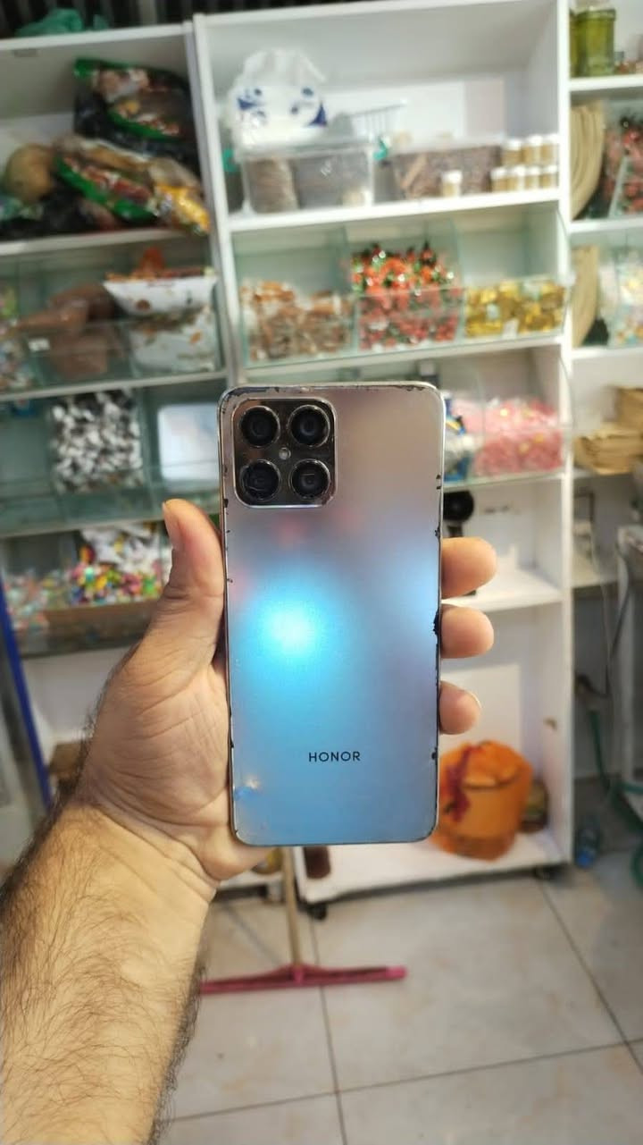 📱بۆ فرۆشتن مۆبایلی Honor X8 بە بارێکی زۆر باش

*تایبەتمەندییەکان:*
- *شاشە*: 6.7 ئینج AMOLED 90Hz 
- *پڕۆسێسەر*: Snapdragon 680
- *ڕام و بیرگە*: 6GB + 128GB
- *کامێرا*: 64MP چوار کامێرا + 16MP پێشەوە
- *پاتری*: 4000mAh پاڵپشتی بارگاوی خێرا 22.5W
- *سیستەم*: MagicOS 6.1 لەسەر Android13
- *ڕەنگ*: سپی ڕەساسی 

*بارودۆخ: زور بی کیشەیە زەمانی ئیشکردن یەک ساڵ تەنها شاشەی گوڕەوە بەشاشەی بێلادی خوی کامل فریم توزی پشتەکەی شوختاویە وتەواو عەیبی نیە
*پێداویستییەکان*: کارتن + شەحنی ڕەسەن
نرخ: 90
*شوێن: سلێمانی
بۆ پەیوەندی *********** السليمانية, العراق
