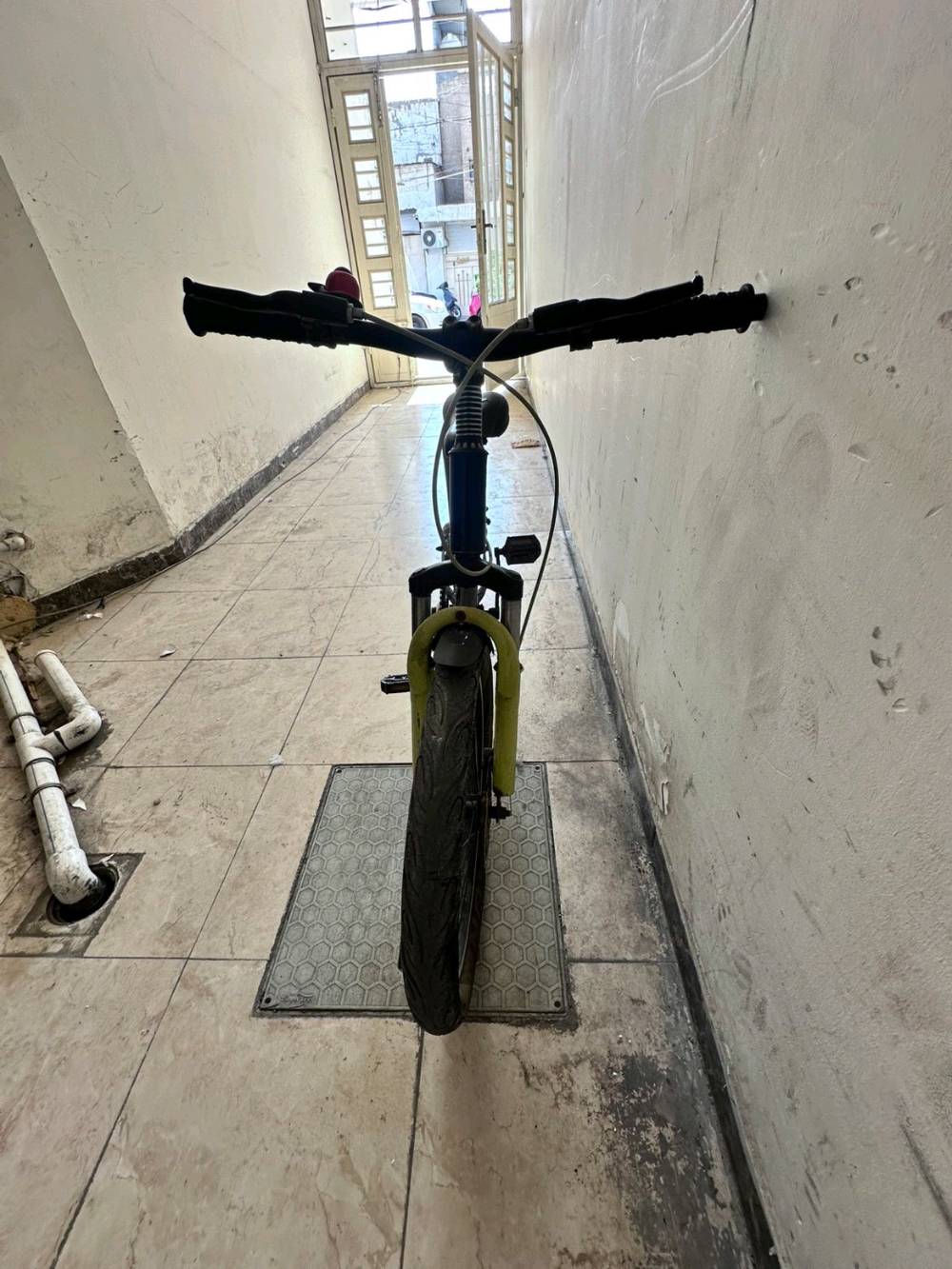 بايسكل مستخدم نظيف فول مواصفات بحاله جيده. مناسب للاولاد. 
سعر ممتاز. جاملغ الخلفي يمتاز ب اضاءه ARGB
~سعر بيه مجال~