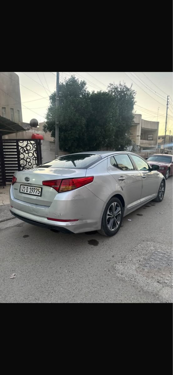 السلام عليكم 
اوبتما ٢٠١١ 
كير حداديه .. مكينة ٢٠٠٠ وارد كوري 
رقم سليمانية بأسمي تحويل ثاني يوم سنويه٢٩
بيها قطعة وحده صبغ 
مكاني بغداد 
*********** بغداد, العراق
