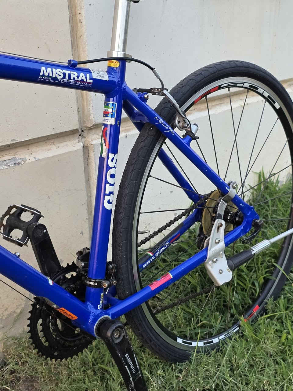🔴 دراجة Gios Mistral الأيطالية
السلام عليكم

تفاصيل الدراجة🔥 

اللون/ لون الشركة الشهير Gios blue الازرق المميز مع لمسات الكروم 

القياس/ 48 M للاطوال من 165-180 cm

نوع الاطارات والحجم / KENDA KWEST 700×38 تتحمل الاوزان العالية والطرق الغير ممهدة

مع ويل Shimano R500 مع لمسات R500 مميزة

السرعات / 24 سرعة مكونة من Shimano Altus 8 speed والنقال Tourney 3×8

بدالات شاشة 

الفرامل / Shimano V-BRAKE

الدراجة مختمة وكلها قطعة وحدة وقطعة تخبل

النظافة 90% فقط بعض الخدوش بسبب النقل

وغير مستخدمة داخل العراق

   

السعر 240 الف وبيها مجال 😊

العنوان بغداد- مجمع بسماية 

للاستفسار خاص او على الارقام واتساب

***********
