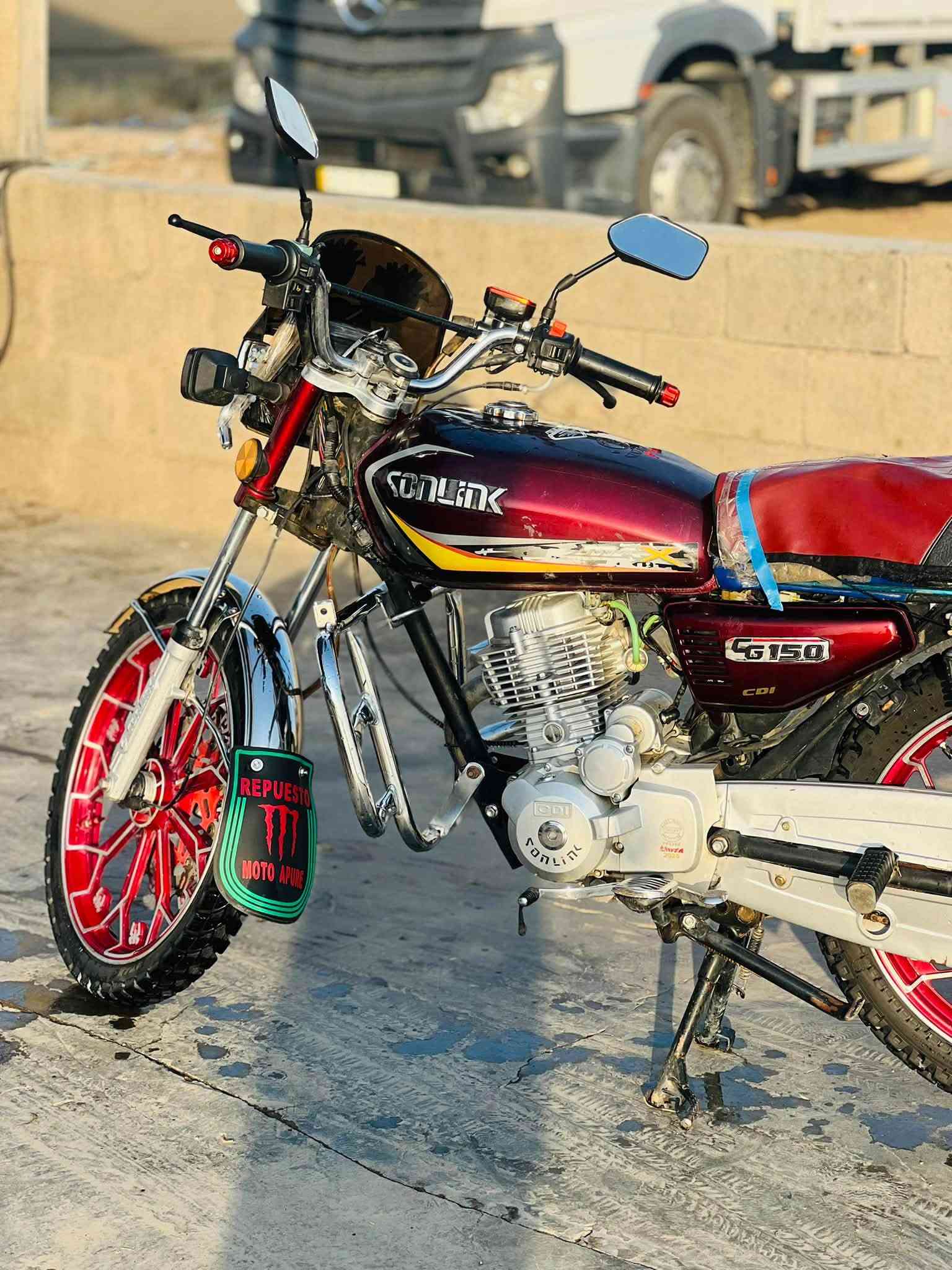 دراجه  سولنك موديل 25مكفوله بيها شخوط خفيفه ب تانكي البقيه كفاله عامه سعرها 630وبيها مجال للاستفسار ***********
