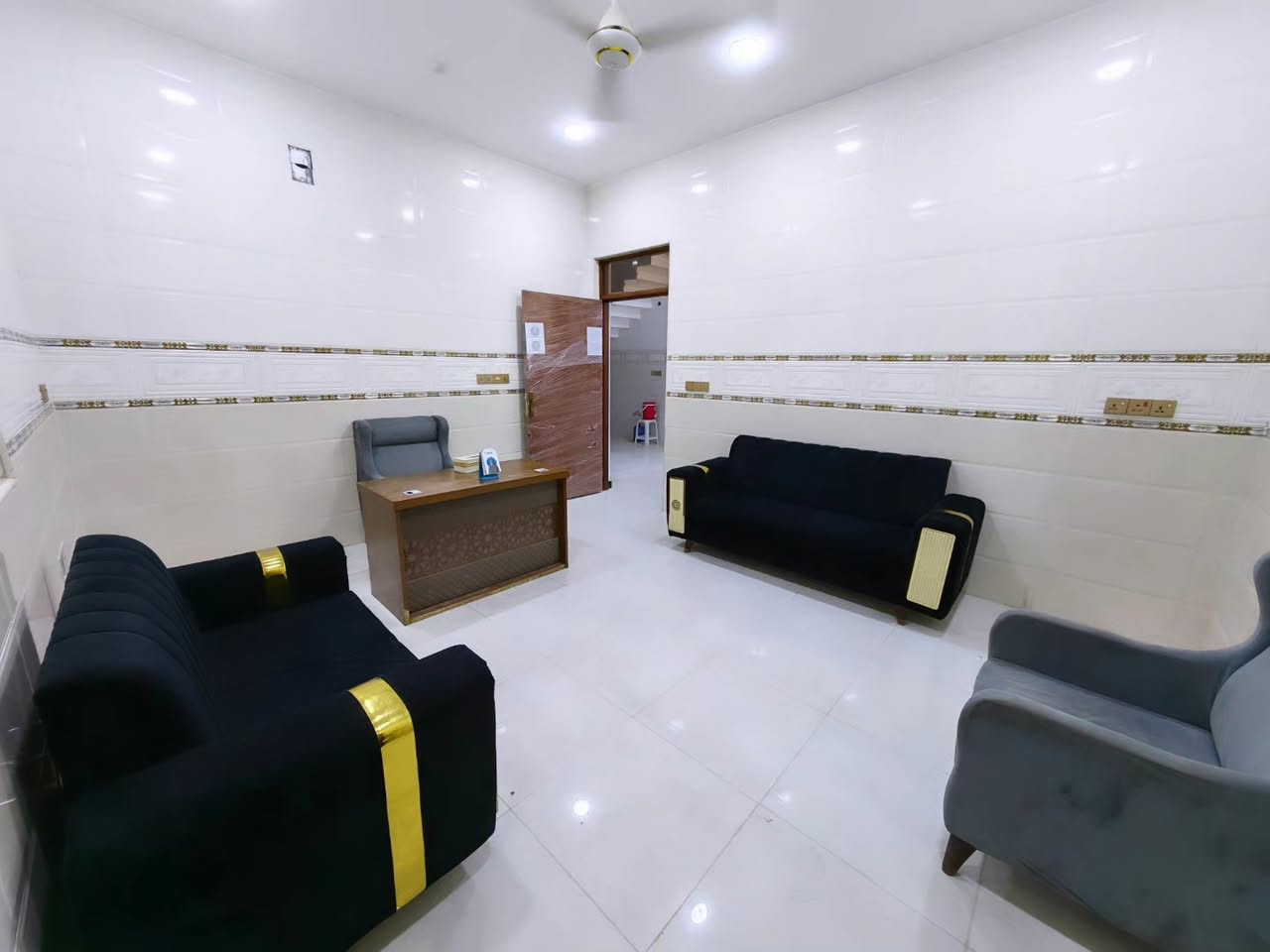 🏫 مركز الكوت الجديدة للتعليم والتدريب 2025
حرصًا منا على توفير بيئة تعليمية مريحة ومثالية للطلبة، 
تم تجهيز قاعات المركز بشكل كامل لاستقبال أبنائنا الطلبة، 
وفق أجواء مناسبة للدراسة والتركيز للسنة الثانية .
✨ قاعات نظيفة ومرتبة
❄️ تبريد وتكييف مناسب طوال فترة الدروس
🪑 مقاعد وتجهيزات مريحة للطلبة
💡 إضاءة وتهوية مناسبة
🎓 قاعات مهيأة بالكامل للدورات والدروس التقوية
🎥 اجهزة عرض لا سلكية داتا شو 
لأن راحة الطالب جزء أساسي من نجاحه…
#الكوت_الجديدة #الكوت_الجديده
