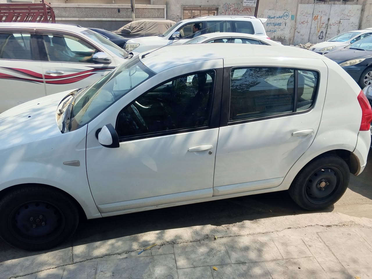 رينو سانديرو موديل 14
السياره خير من الله 
مناقصه اي شي 
محرك
كير  اوتو 
صدر امامي خلفي 
تخم تأيرات اوياله
السياره مال بيت 
***********زكريا
