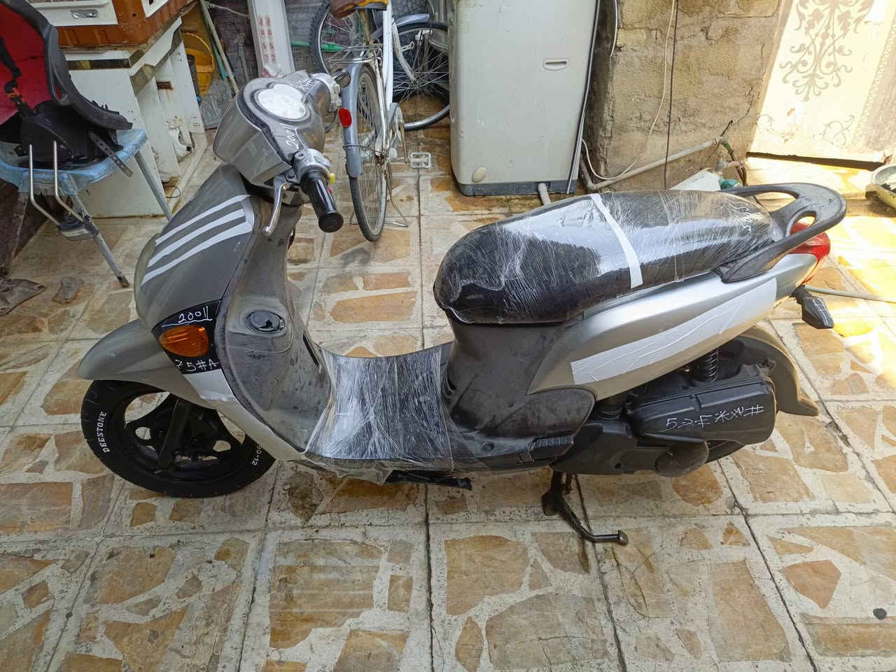 فله صالها 3 شهر نازله دراجه من طول للطول كامله ما بيها نقص اوراق كامله وبسمي كفرات كلها مختمه ختم واحد كهربائيات كلها شغاله بريكات قفل جنطه كله دشبول كله شغال سعر 750 مكاني الحسينيه مال راشديه بغداد ***********
