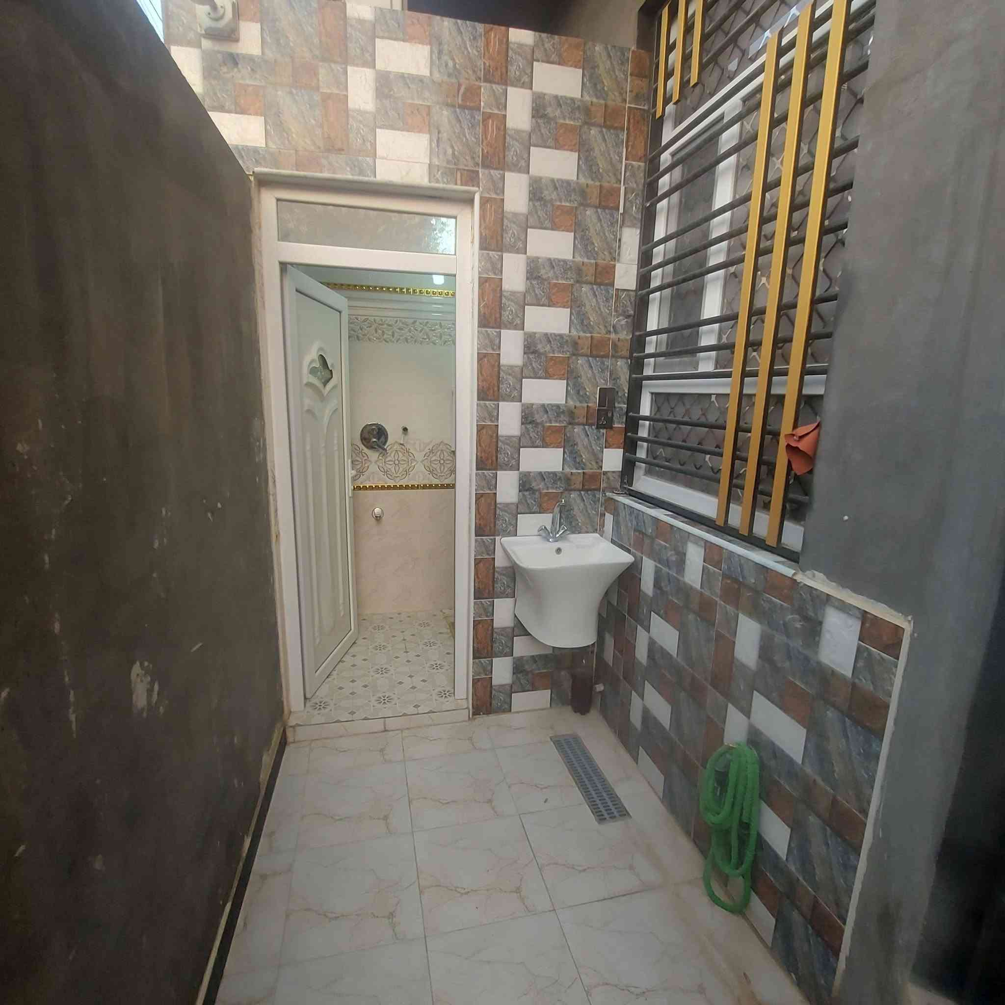 بيت طابقين 150 متر ركن بناء 24 مطلوب سكان على ساحة تضحيه شارع العلوه قريب على اربع مدارس
بيت طابقين 150 متر ركن بناء 24 مطلوب سكان على ساحة تضحيه شارع العلوه قريب على اربع مدارس

****

الطابق الاول ستقبال +غرفة +صاله+مطبخ+صياحيات داخليه وخارجيه

****

الطابق الثاني

تلث غرف نوم +صاله+صحيات

****

الطابق الثالث غرفة مخزن

****

السعر 175بدون سكان

السعر مع الإسكان 220

***********
