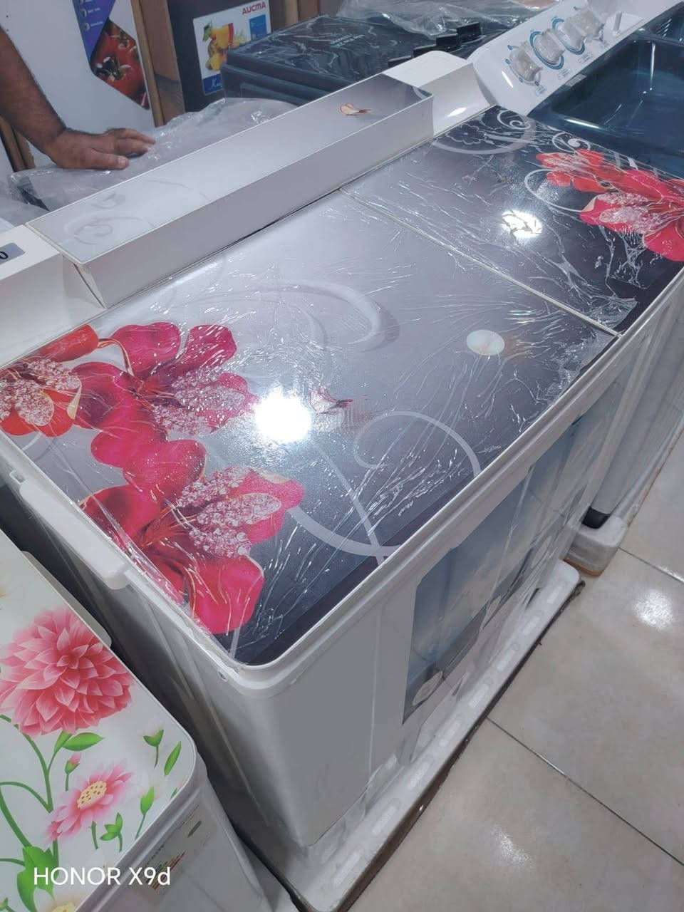 السلام عليكم
غراض للبيع كلمن وسعره
مستخدم وجديد

نص مكتوب في الصور:
- HONOR X9d