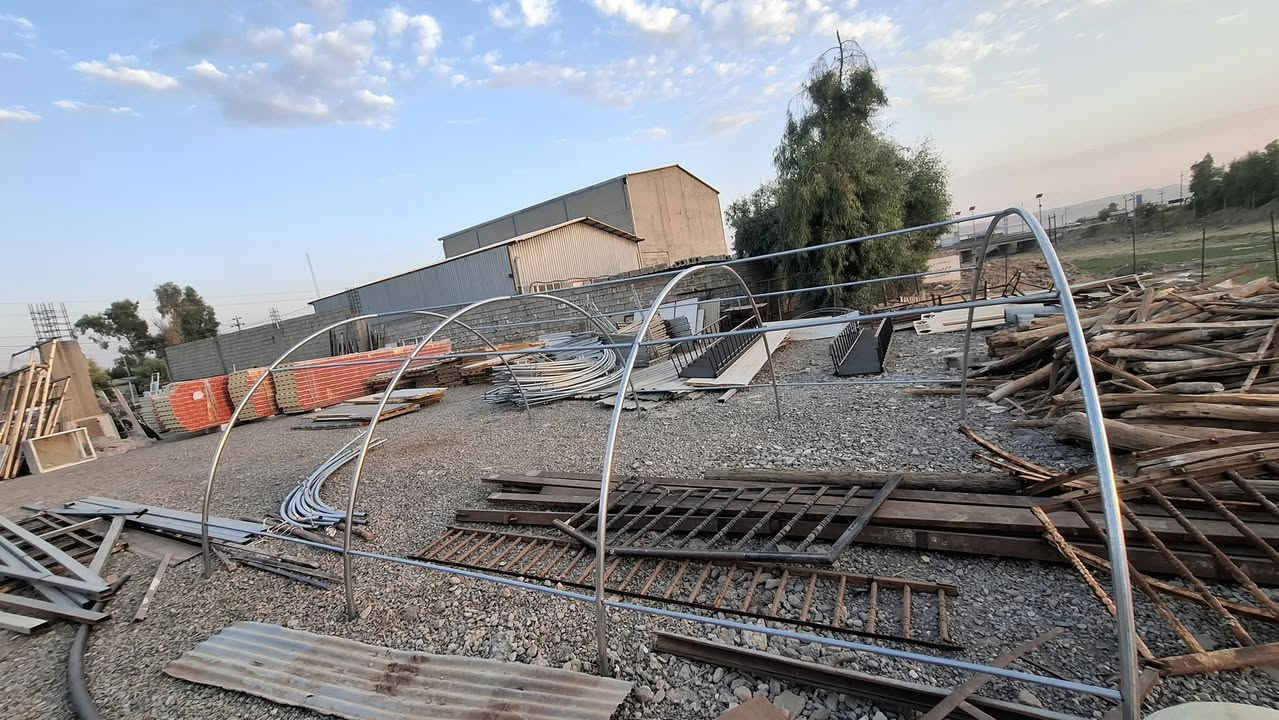 *********** :***********
خانوی پلاستیکی قیاس 6 بە 4بەرزی٢٢٠سم بۆ فرۆشتن بەجوملە موفرەد بەردەستەسعریمان داشکاند بۆ ٧٨هەزار 
⚒️لەحیم ئارگۆنە بی جادرە گەیاندن مان هەیە
 ⬅️ بەکاردێت بۆ بواری مەڕ و ماڵات🐐🐑
⬅️ بەکاردێت بۆ بواری کشتوکاڵ🌾🌿🌺
⬅️ بەکاردێت وەک گەراجی سەیارە🚗
⬅️بەکاردێت بۆ ناو باخ و دەشت و دەر وەک شوێنی مانەوە و کۆگا 🛖☔
⬅️بەکاردێت بۆ شەتڵگە و پەلەوەر🐔🌿
📍ناونیشان چوارقوڕنە مەیدانی ئاسن فرۆشان 
گەیاندنمان  هەیە بەپێی توانا
