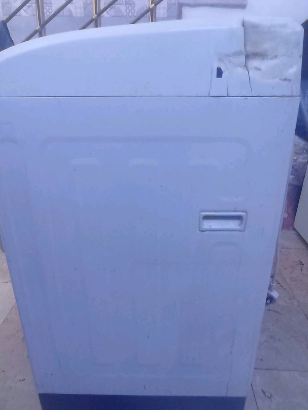 السلام عليكم غساله من شركه KENWOOD 
10كيلو الغساله كلشي مابيهة تشتغل سعر175 وبي مجال