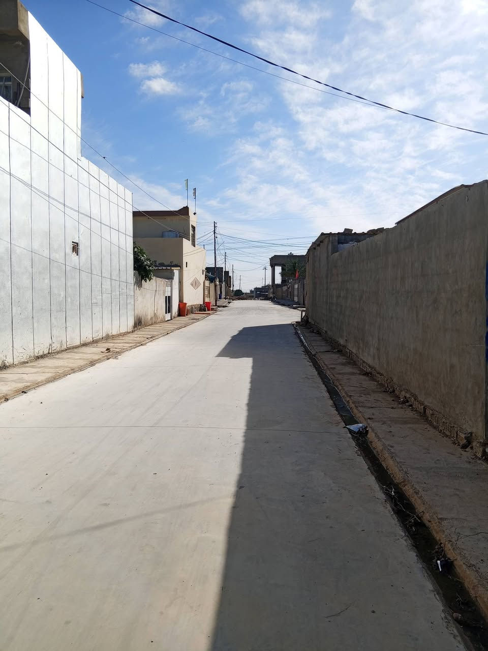 بيت زراعي للبيع ركن .. قرب بيت جاسم زنكنه القديم 
او خلف مدرسة الاماني 
خدمات كامل مكمل 
المساحة الكلية 152 متر 
البناء الحالي 120 متر 
واجهة 6 متر 
سقف البيت سندويچ 
بناء قديم البناء من سنة 2010
السعر 25 مليون قابل للتفاوض
***********
