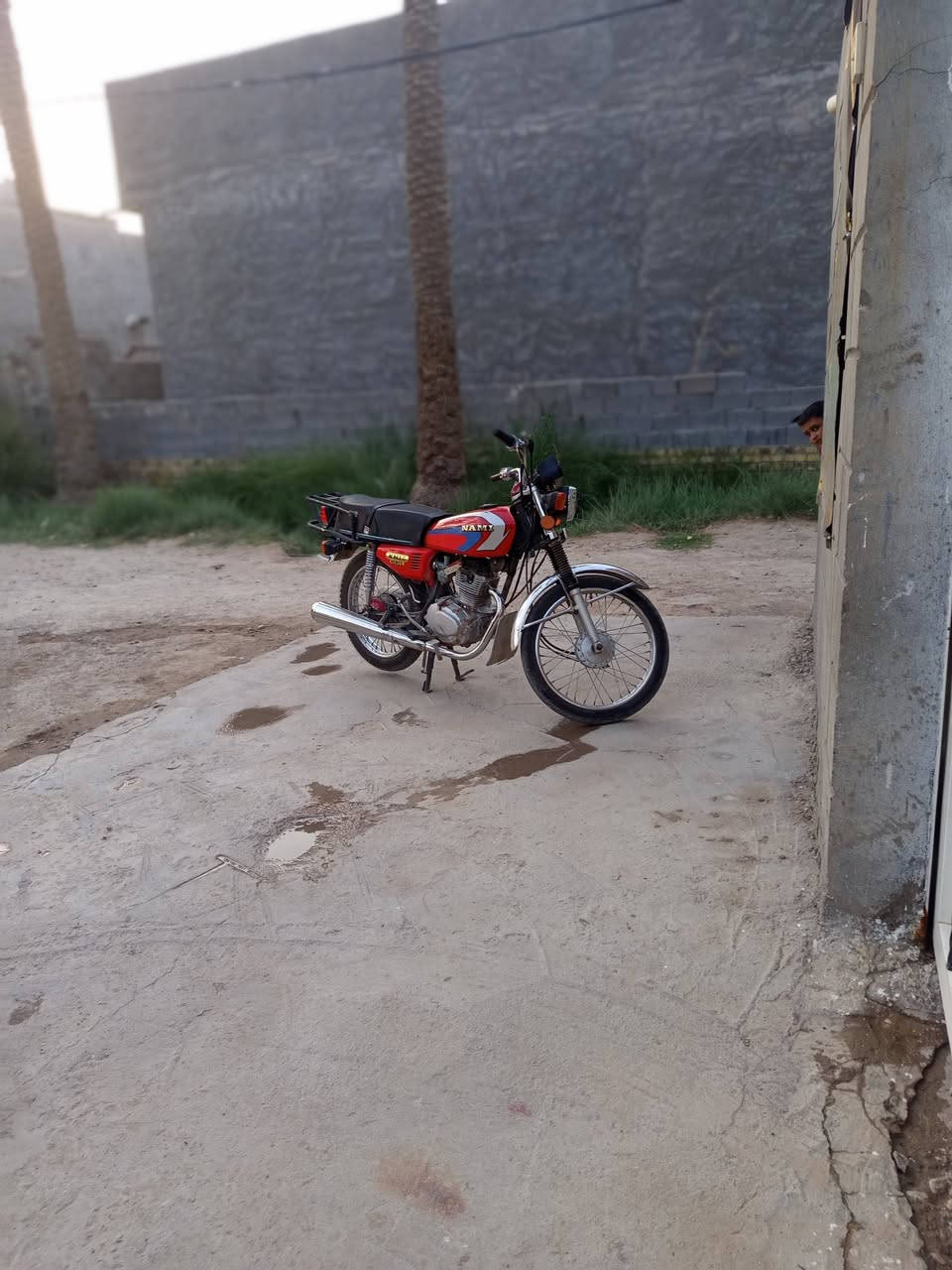 سلام عليكم شباب دراجه نامه شلامجه مكينتها سي جي نامه موديل 2018 تعمير 26 داتيرات وجوابه  جدد وبنز انتس لون احمر اوراق اصولي وبيها ورقه من القاضي جانت محجوزه ويل مبدل اسيامه كلهن جدد السعر ب 625 وبيها مجال مكان حله بكرلي مركز المدينه 
رقم الهاتف:***********
