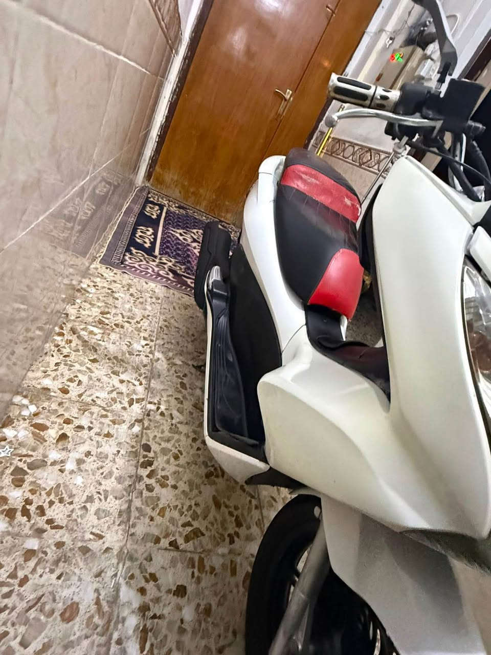 دراجه pcxجيل اول دراجة  كلها ابلاديه شرط النضافه دراجهة مال رمبه مال معرض المديل 2016 ماخذها رمبه اوراق المعرض موجوده يعني مو مال شارع السعر مليون و400الف 
حساس ازدحام الدراجه كفاله عامه الدراجه على ايدي شوفت عينك ياباني الاصليJF جديده مكاني بغدادالكرخ اي استفسارالاتصال على الرقم*********** بغداد, العراق
