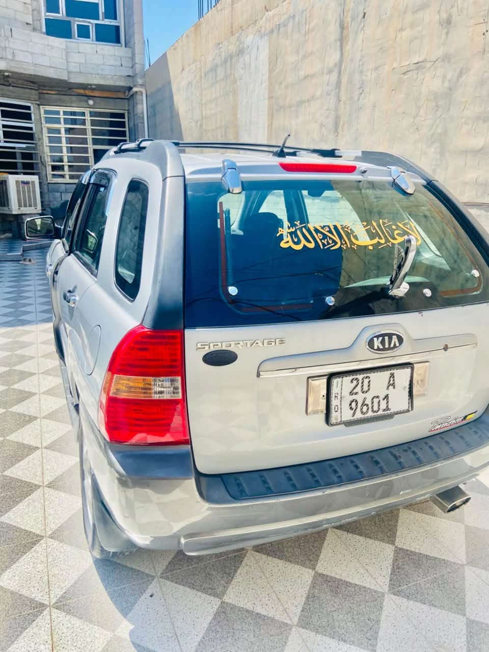 سلام عليكم كيه سبورتج موديل 8كير مكيه مكفول صدر 90بل ميه سياره جديده ضرر جملغ امامي بدون دواخل السعر 98وبيها مجال ***********
