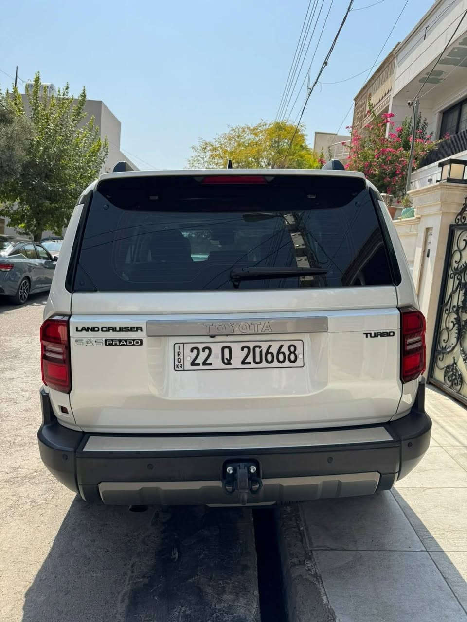 بسم الله الرحمن الرحيم
والصلاة على محمد واله وصحبة وسالم 

تحية طيبة للجميع .

تيوتا برادو موديل ٢٠٢٥ فئة R3 فول وكالة SAS  ماشية ١٥ كم حقيقي به ضمان الشركة تيوتا SAS العراق 

المواصفات 
بصمة ابواب وبصمة تشغيل وتشغيل عن بعد وشاشة كبيرة نظام الملاحة ( GPS) كاميرات وحساسات وتشغيل عن بعد وسلايت وصندوق كهربائي  مثبت سرعة رادار تفاعلي وشاحن وايرليس كشنات الامامية كهربائي  والكشنات  والاستيرن حار وبارد فور ويل درايف ( دفلوك) تبريد مركز ومناخي  ٧ مقاعد وجلد كير ٨ سرعة شفتات باستيرن ثلاجة او تو هولد 

السيارة مكفولة من شخط ورصعه وبارد 

مكان السيارة / *********** + واتساب
