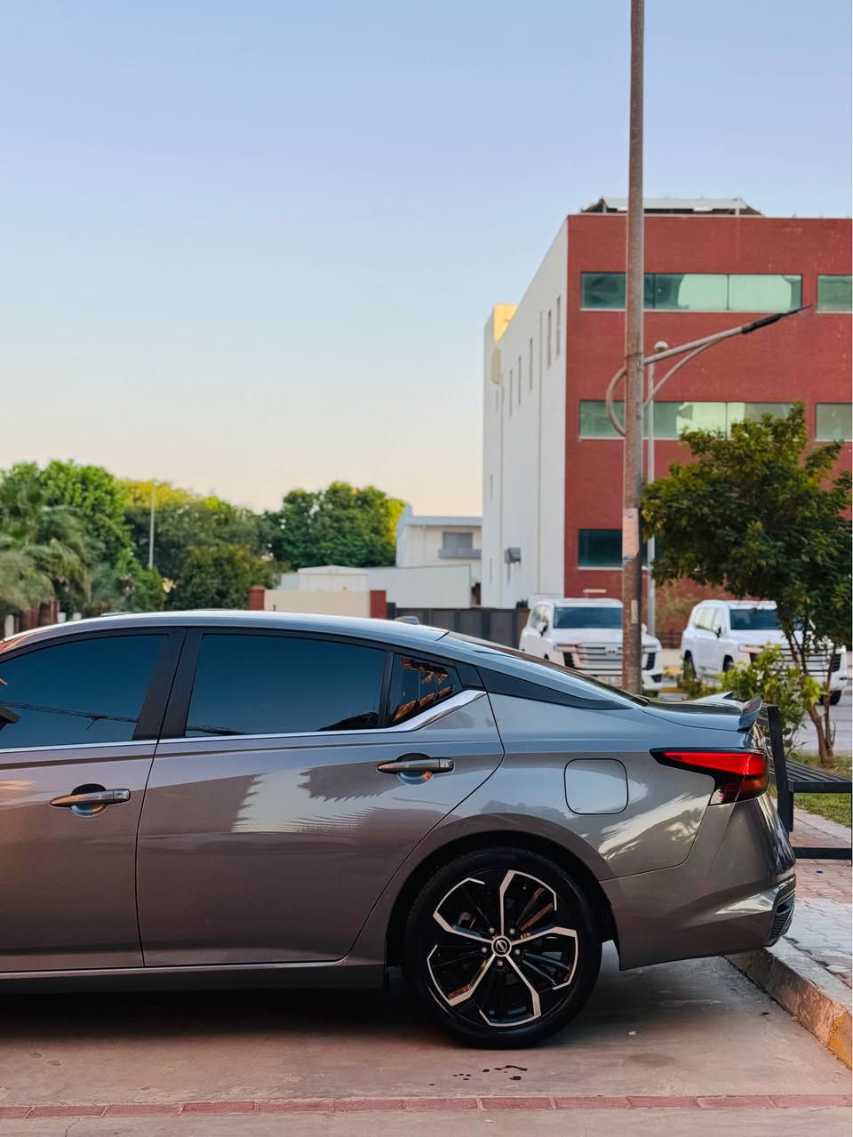 السلام وعليكم
Nissan Altima 2022 SR
مواصفات SR المعروفه
كشنات جلد
رادار اربع جهات
بصمه ابواب وبصمه تشغيل
تحكمات ستيرن
وشفتات ستيرن

ضررها فقط بونيد
ايرباك فقط ستيرن طاك ومرجع بلادي
عنوان السيارة قضاء كلار

السعر ١٣٩ ورقه وبيها مجال كلش بسيط حك الجيه

*********** كالار, السليمانية
