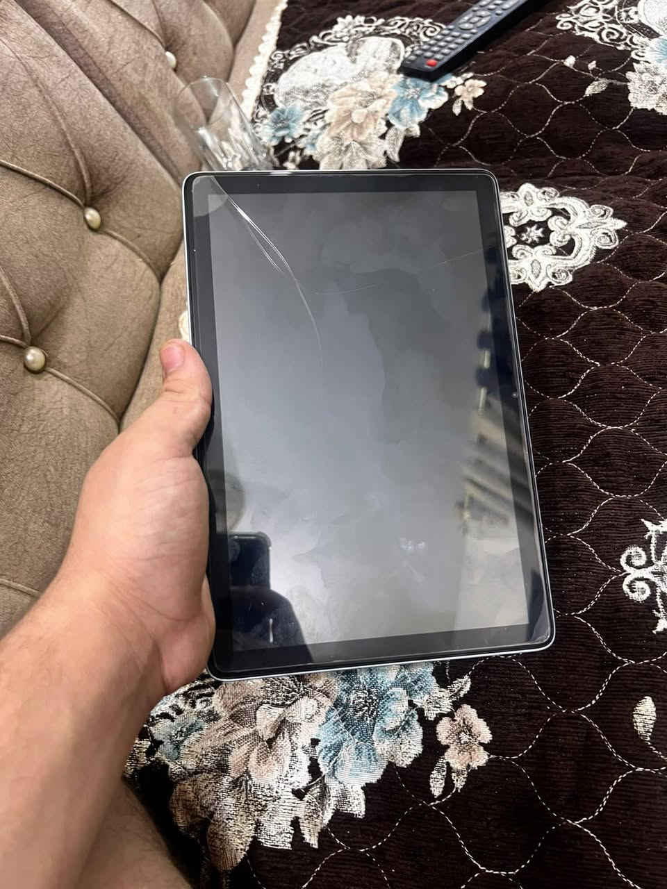 ايباد نضيف وهذا الكسر ب لزكه مالته الشاشه كلشي مابيها
 الايباد يخبل سعره 85 مكاني بغداد العبيدي
***********
