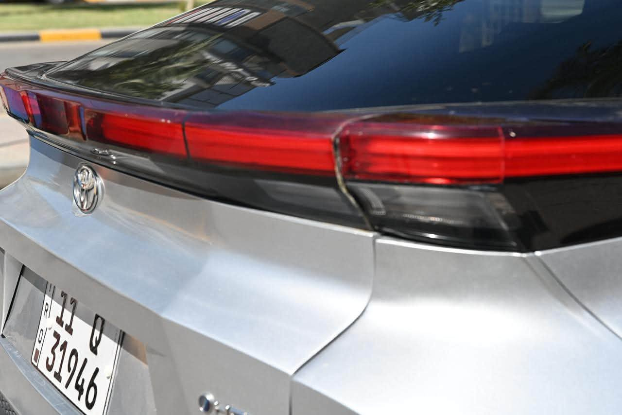 للبيع    السعر   16500  دولار
تويوتا : C-HR موديل 2024 هايبر

  تصميم عصري وهيبة 

محرك هايبرد سعة  1800 لتر  يجمع بين البنزين والكهرباء

  

 ناقل حركة إلكتروني لتحقيق أعلى كفاءة في استهلاك الوقود  

  نظام دفع أمامي مع توازن مثالي للقيادة اليوميه

  كفاءة استثنائية في استهلاك الوقود

  

 باقة أنظمة الأمان Toyota Safety Sense، منها:

   

  تنبيه ما قبل التصادم  

 رادار مثبت السرعة الذكي  

نظام المحافظة على المسار

 نظام صوتي فاخر JBL بـ 8 سماعة

  

  شاشة ترفيهية عالية الدقة بحجم 12.3 إنش مع أندرويد أوتو وأبل كار بلاي 

                                                   ‎ فول مواصفات عدا الفتحه

  بصمة ترحيب عند الاقتراب 

 رادار امامي 

رادار جانبي 

      

رادار خلفي

نقطة عمياء 

تحكم ستيرن 

تحديد مسار الشارع 

 كامرة 

 ثلاثة انضمة قيادة -نورمل -وايكو -وسبورت 

 هاند بريك كهربائي

 

 قماره لون اسود 

‎.                         السياره : وارد اوربي  جميع الايرباكات سليمه  

‎السياره بيها طخه بسيطه في الجاملغ الايمن قرب باب السكن            و مصبوغ وبارد بسيط 

العداد :8000. كيلوا متر   

‎.                  للأستفسار اكثر التواصل واتساب  ***********
