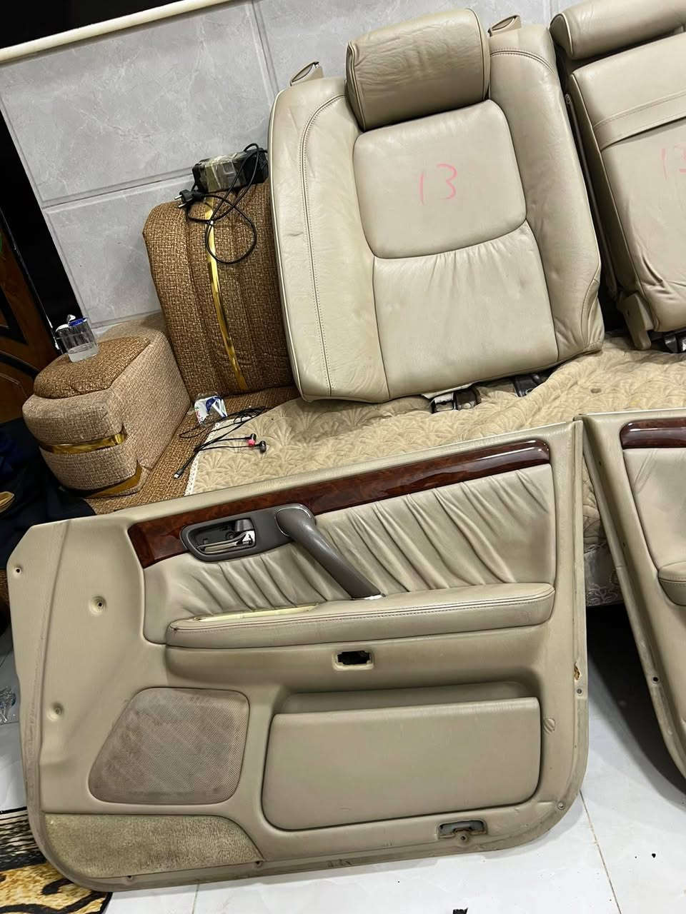 سلام عليكم
مرخصت الادمن المحترم
غرفه ملكه جلد نضافه 95بل٪
كامله  كشنات وبطاين 
السعر 5ورقات ونص وبيها مجال حك الجيه
المكان حله ابو غرق 
*********** بي وستاب توصل رجاء بس الشراي يتصل
