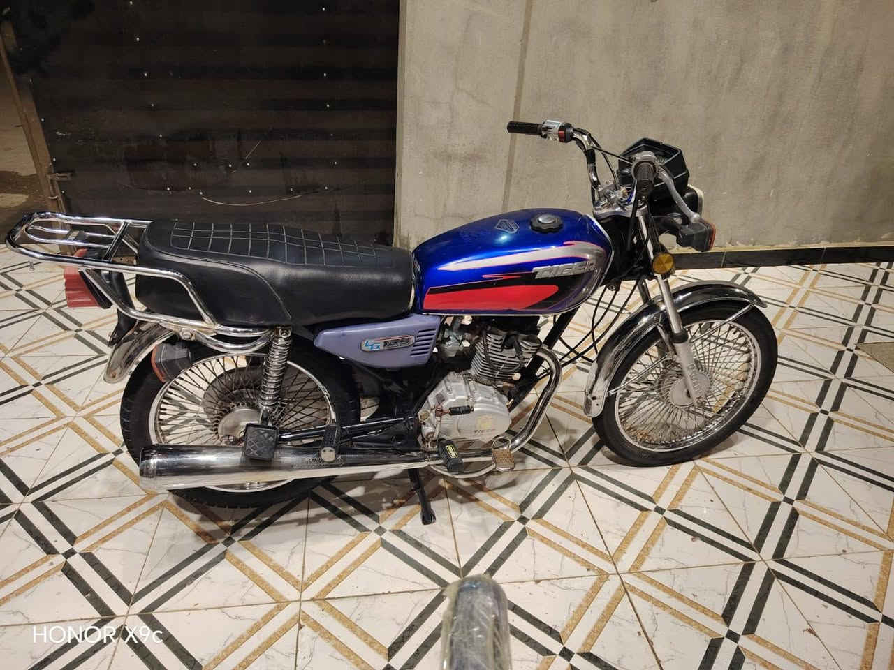 تحية طيبة 🌹🏍️
دراجة تايكر 21باب اول
مكينة مفتوحة مرة وحدة وشغل درجة اولة
كلها بلاد مكاني واسط العزيزية أوراق بغداد
السعر ٤٧٥ وبيها مجال قليل جناية فقط بياع شراي ماابيع
***********
***********
