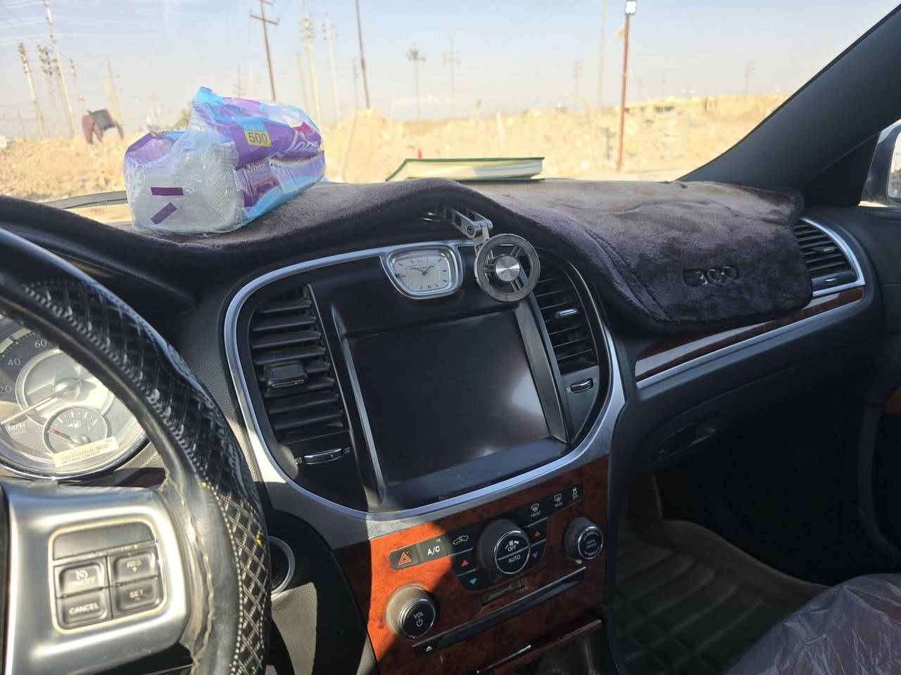 أوباما 13 خليجي للبيع 
اللون ابيض 
ضرر تبديل بنيد 
مكينه 3600
رقم قادسيه الدولي 
سنويه ولوحات تبديل جديد
تدفئه بالكشن 
كشن جلد عسلي
السياره بأسمي نظيفه وجديده ماناقصها شي 
السياره فورويل 
السعر 160 وبها مجال 
***********
