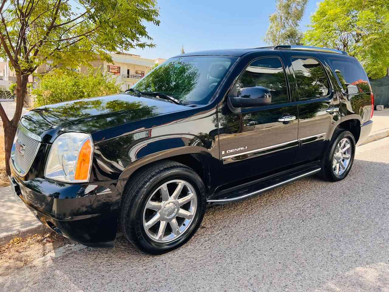 GMC yukon Denali
قةترة بوياخي اوروپاي نييية 

بي سارد و قوپاوي سةقفي وةك شوشة واية 

كودي هةية     ١٠٠ هةزار كيلومةتر روشتوة 

٤ تايةوو ويلي شةريكةي لةسةرة 

دةبل اكسلة 

تةقةو رةقةشي  نيية 

***********
