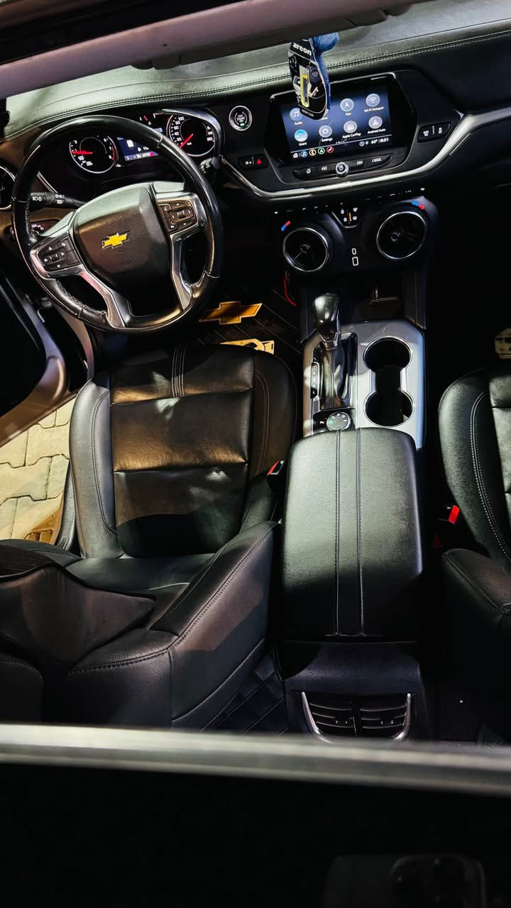 السلام عليكم

شفروليت بلايزر  2022

السيارة فول مواصفات 3LT فئة الريد لاين 

المحرك سته سلندر V6 3600cc

ماشيه 69الف ((كيلو ))و قابل للزيادة 

السيارة السيارة جاهزة من كلشي 

مواصفاتها تدفئه كشنات صندوك كهرباء رادار قطعتين تبريد لايتات LED نقطه عمياء بالمرايات كراسي كهرباء كشنات جلد كامرات 360 درجه ابل كاربلي و اندرويد اوتو المرايه الوسطيه تجي كامرة مثل الكاديلاك و التاهو شاحن لاسلكي مثبت سرعه تحديد مسار و هواي مواصفات ثانية معروفه البلايزر و خصوصاً هاي الفئه 

السيارة مبدل قطعتين  فقط البنيد و چاملغ البلادي مالتها  

((مكان السيارة كركوك حي الواسطي))

((السعر 215)) شدتين و 15 ورقه

رقم التلفون للتواصل *********** كركوك, العراق

