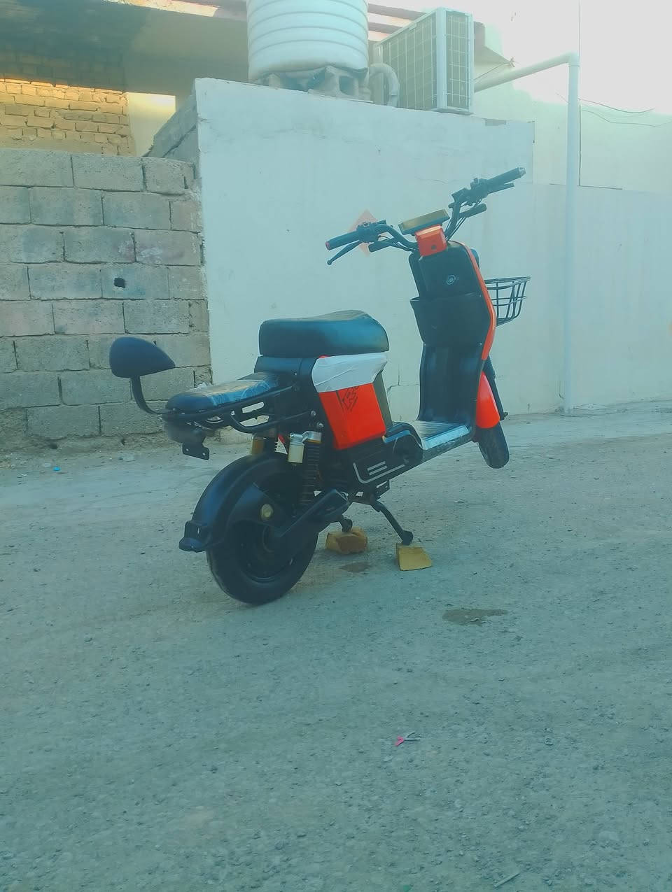 السلام عليكم درجة شحن R8 للبيع درجة نضيفة مثل ما موضح بل صور بطاريات 16 امبير مكاني ديالئ بعقوبة المفرق للستفسار *********** موجود واتساب
