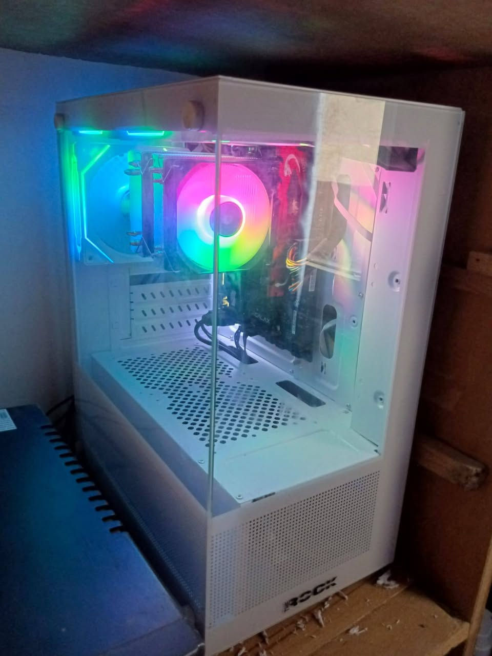 للبيع حاسبة مكتبية (PC) بحالة جيدة 👍
المواصفات:
🔹 المعالج: Ryzen 5 2400G
🔹 اللوحة الأم: A320
🔹 الرام: 8GB
🔹 SSD: 256GB
🔹 مزود طاقة: 500W
 🔹ups 850
الحاسبة مناسبة للدراسة، والأعمال اليومية، والألعاب الخفيفة إلى المتوسطة.
📍 الجهاز بحالة جيدة، والفحص متاح قبل الشراء.
📞 للاستفسار: ***********
السعر: (خاص )
