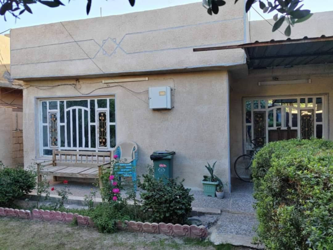 بيت للبيع مساحه ٣١٠ طابق واحد حي العسكري خدمات كامله المي مينكطع ابد  سعر ١٥٥ وبي مجال للاستفسار @@علرقم***********
