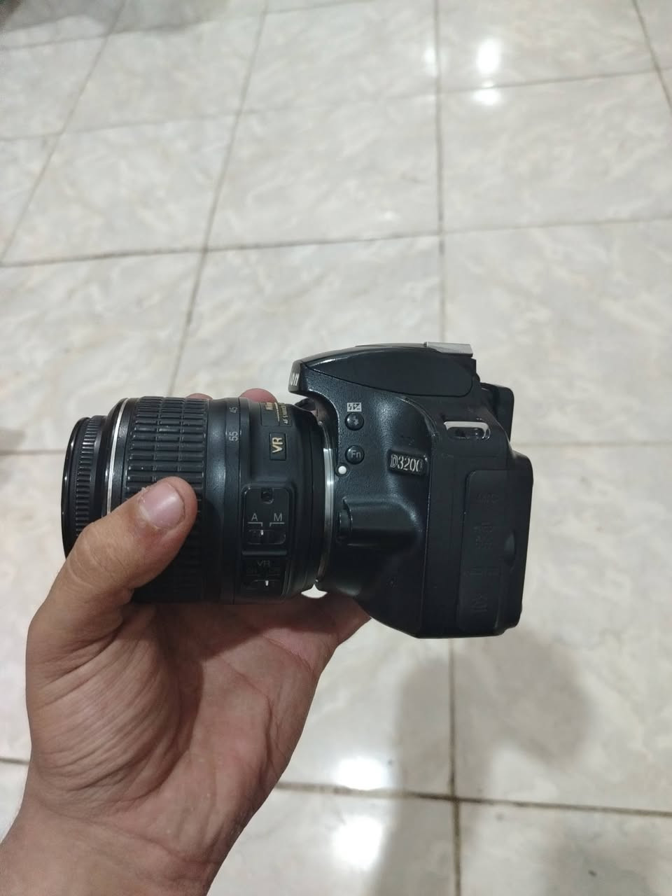 سلام عليكم 💖
كاميرا نيكون D3200

كاميرا كلش حلوة بل تصوير ونضيفه ومابيهه شي
ملحقاته: رام 16G, جنطة، حزام، شاحنة تشحن البطارية، عدستها 18-55.
سعرهه 275دينار ✨
للأتصال:  ***********
