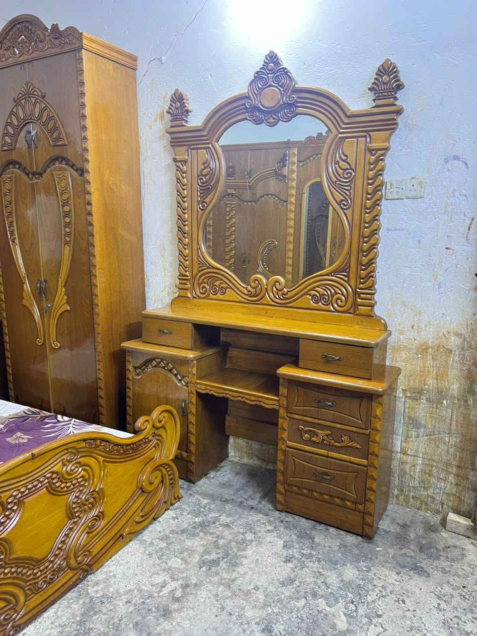 غرفه اخشاب مستعمله للبيع نظيفه جدا 6ابواب ملحق موديل حديث الزاويه كنتوريه ملحق السعر 650بغداد الاتصال ***********متواجد واتساب اكو توصيل بكروه

