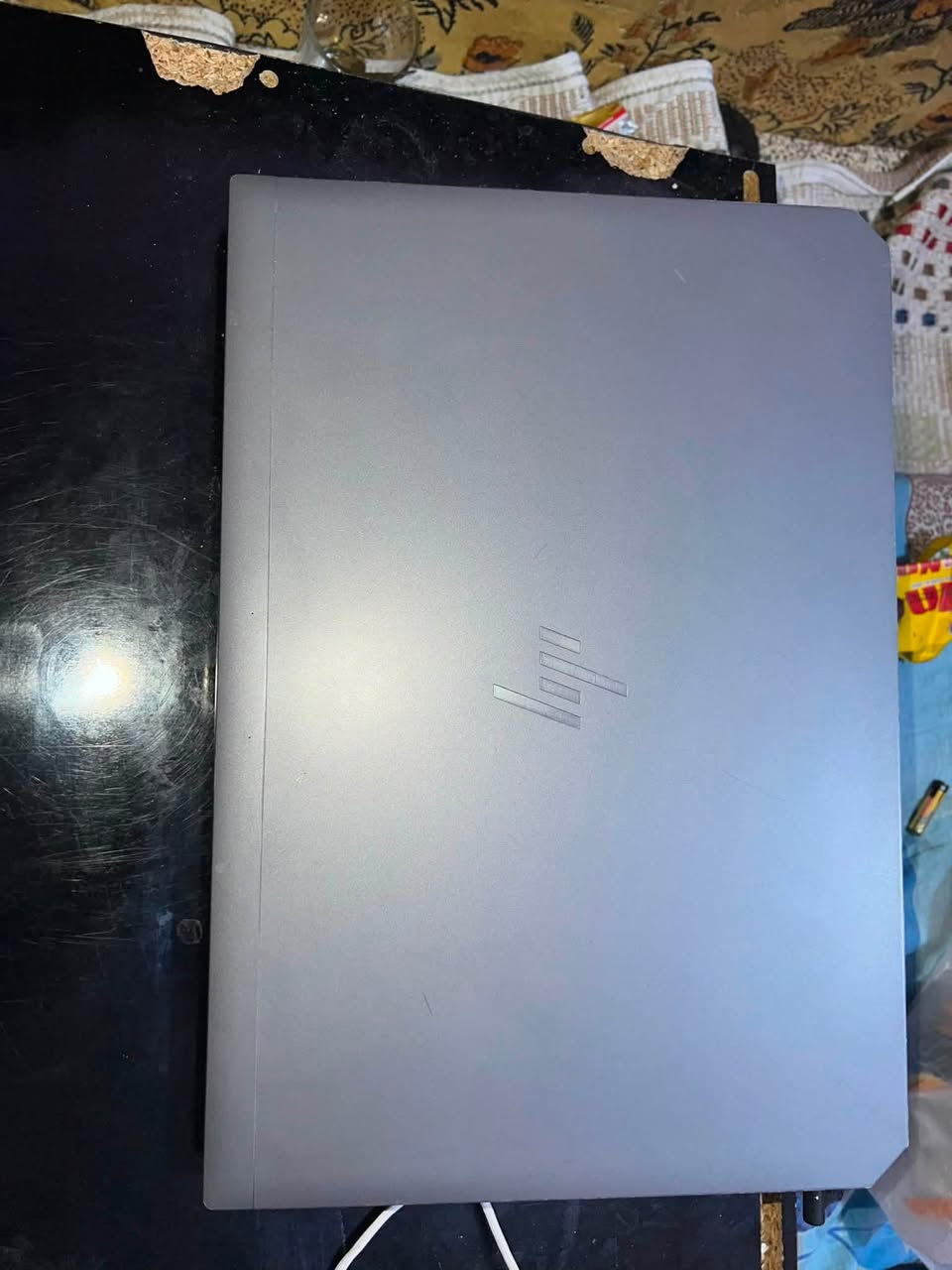 لابتوب hp zbook g6 17 لابتوب رجال الاعمال يصلح Gaming 
بفضل ارياحيته بالمهام الثقيلة والالعاب القوية 

كرت الشاشة: يأتي خارجي من فئة RTX 3000 

المعالج        : باداء ممتاز 6 انوبة i7 9750h 

الرامات        : 32 غيغا حجم غني عن التعريف
 
الذاكرة         : 1 تيرا

الشاشة        : حجم كبير 17 انش 1080-60 اطار بالثانية، الكرت ينطيك اكثر على شاشة خارجية

الصوت        : سماعتين ستيريو بنقاء ممتاز مع صوت عالي

منافذ          : 2 typ c , و 3 usb , ومنفذ سماعات الرأس و HDMI 

الشاحن       : الاصلية مع قدرة 230w

التبريد         :  جسم الـ ZBook 17 G6 ضخم ويحتوي على نظام تبريد بمروحتين وأنابيب حرارية واسعة، مما يسمح للكرت (مثل RTX 3000) بالعمل بكامل استقراره عند 80 واط لفترات طويلة تحت الضغط العالي دون أن يقلل الترددات بسبب الحرارة

نقطة القوة لهذا الابتوب محتفظ بنضافته وبدون اي خلل وانطي به ضمان 

الماوس الغيمنغ : ديلوكس M900 PRO مع القاعدة الخاصة لتصل سرعة استجابته 8000HZ مع دقة 2600 DPI و وزن 63 غرام

كيبورد مغناطيسي: FUN 60  60% لون متدرج وردي مع استجابة نقر 8k hz  تقنية Rapid Trigger: تتيح لك تخصيص مسافة التفعيل والارتداد بدقة متناهية تصل إلى 0.01 ملم في بعض النسخ، مما يعني استجابة فورية بمجرد لمس الزر دون الحاجة لضغط المفتاح بالكامل.

كامل الاجهزة للبيع ب 750 الف وبيها مجال حك الجية مكان ديالى بعقوبة تقاطع القدس ***********

