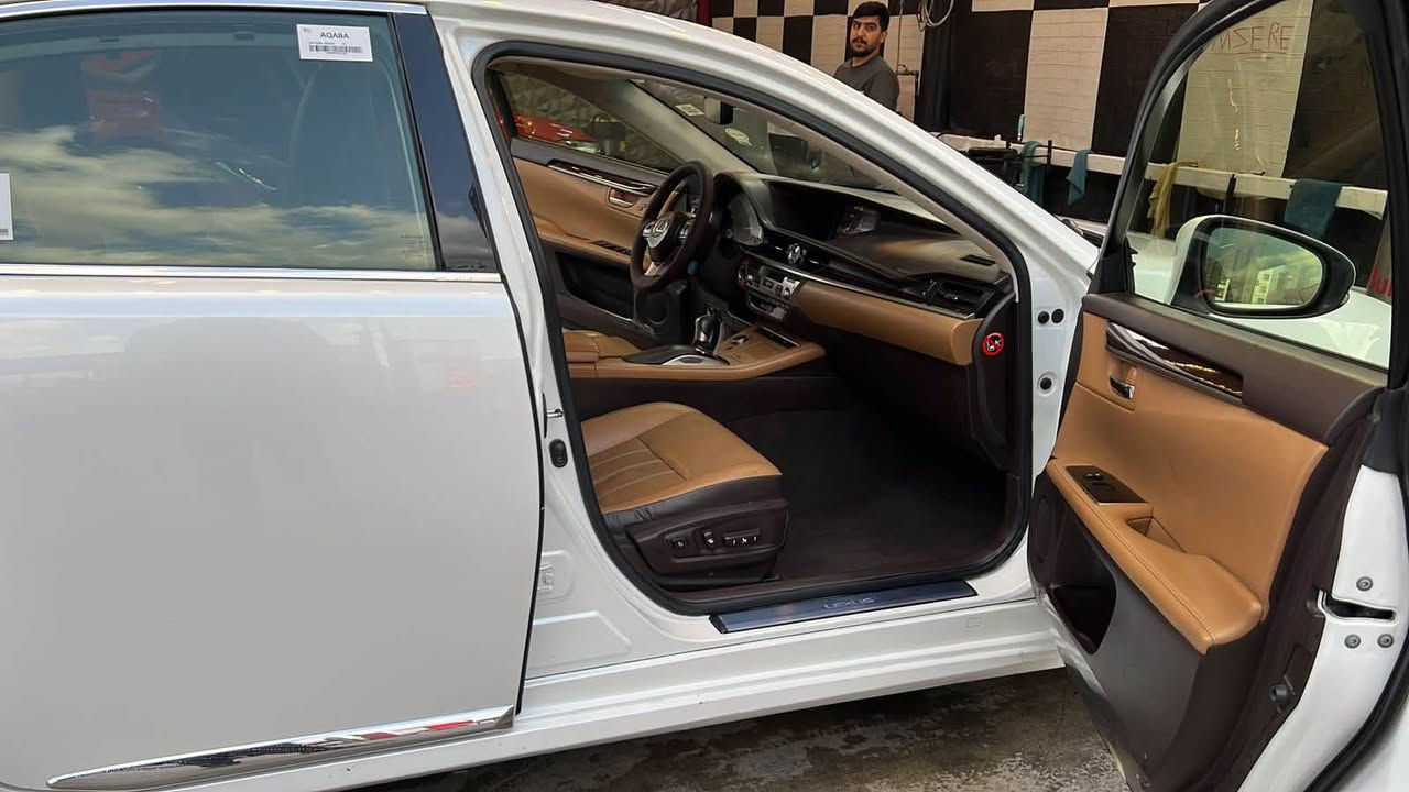 لكزس ES 350 موديل 2016 
خليجي فول مواصفات
اللون أبيض
محرك V6 ستة سلندر
الكير والمحرك بشرط، ما مفتوحات
ماشية 235 ألف كم
بيها تعديل بسيط بالجاملغ الخلفي
السيارة جديدة كلش وحلوة ونظيفة
بصمة
بانوراما كاملة
داخل قيسي
رادار أمامي وجانبي
كشنات جلد
تدفئة وتبريد الكشنات
الكشن والستيرن كهرباء
شاشة
ماوس
تبريد مركزي
وبعد بيها هواي مواصفات
السنوية باسمي وبشرط التحويل المباشر
بيها كتاب كمرك، 
تكدر تدخل بيه إلى أي دولة، 
صالح لمدة سنة

❇️ طلب الـسـعـر بالتعليقات ✅

مكاني: دهوك
رقم صاحب السيارة: ***********
***********
