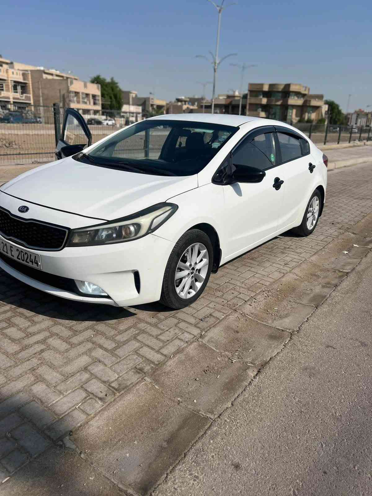 السلام عليكم للبيع كيا سيراتو 2018 خليجي
ماشية 240 الف كم
مري كهرباء شفط
تبريد وية السويج
كير 6 نمر  at
كير محرك خير من الله بدون دك دوانز 
قيادة ذاتية
نظام abs
ب120 دك جرس
ثلاجة بالجكمكة
مكينة 1600 دوش
فول تحكم ستيرن
3 انظمة قيادة
حتى الكتلوكات والارضيات مال شركة بعدهن بيها
سبير منازل
الله يشهد مال بيت ومحافظ عليها كلش
رقم سليمانيه ب اسمي 
سنويه و هزه وبراد كله جديد 
ومصفره غرامات معامله فقط متكلفك 
فقط ملاحظات موضحك بالفديو
الباقي كفالة عامة
مكانها بغداد 
 للاتصال ***********
سعر 115$ وبي مجال للطيبين
ملاحظه بياع شراي مابيع ادور تحويل اسبوع بزايد وسياره تفيد جناي تفيد ابو تكسي لان بانزين انسى ودوانز انسى
