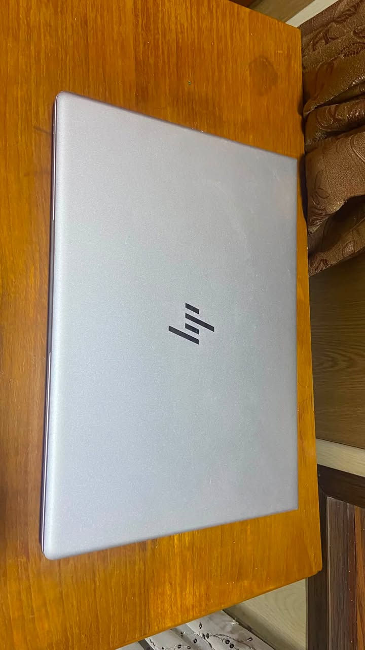 السلام عليكم
لابتوب EliteBook للبيع المواصفات:
المعالج: AMD Ryzen5 3500 pro 
الرام: 16 GB (قابل للتطوير)
كارت الشاشة: AMD Radeon vega 8 2GB
التخزين: SSD 256 GB
الشاشة: 14 انج full HD

معاها ملحقات ماوس وحقيبة والشاحن مالها

السعر 325
للتواصل خاص او الاتصال على : ***********
